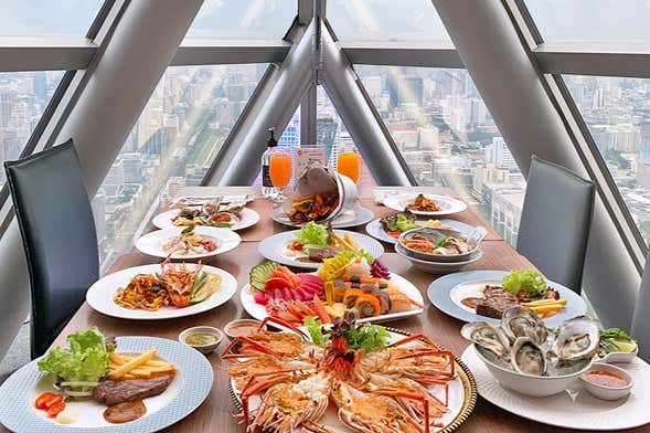 Jantar no Baiyoke Sky Hotel