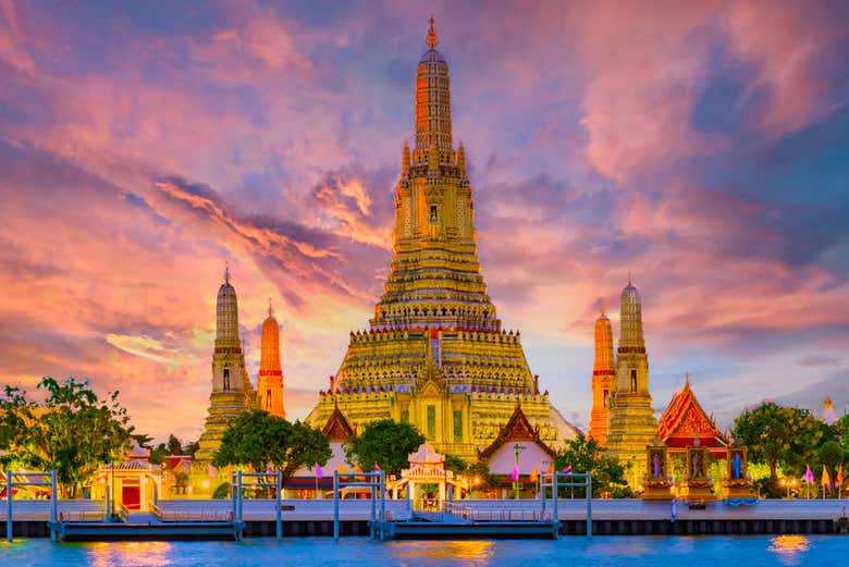 Wat Arun ao entardecer